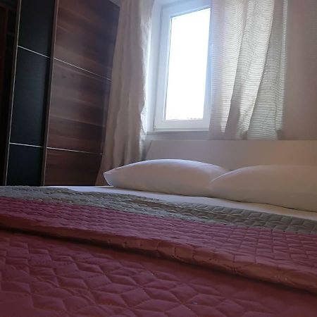 Apartman Brzovic Omis Bagian luar foto