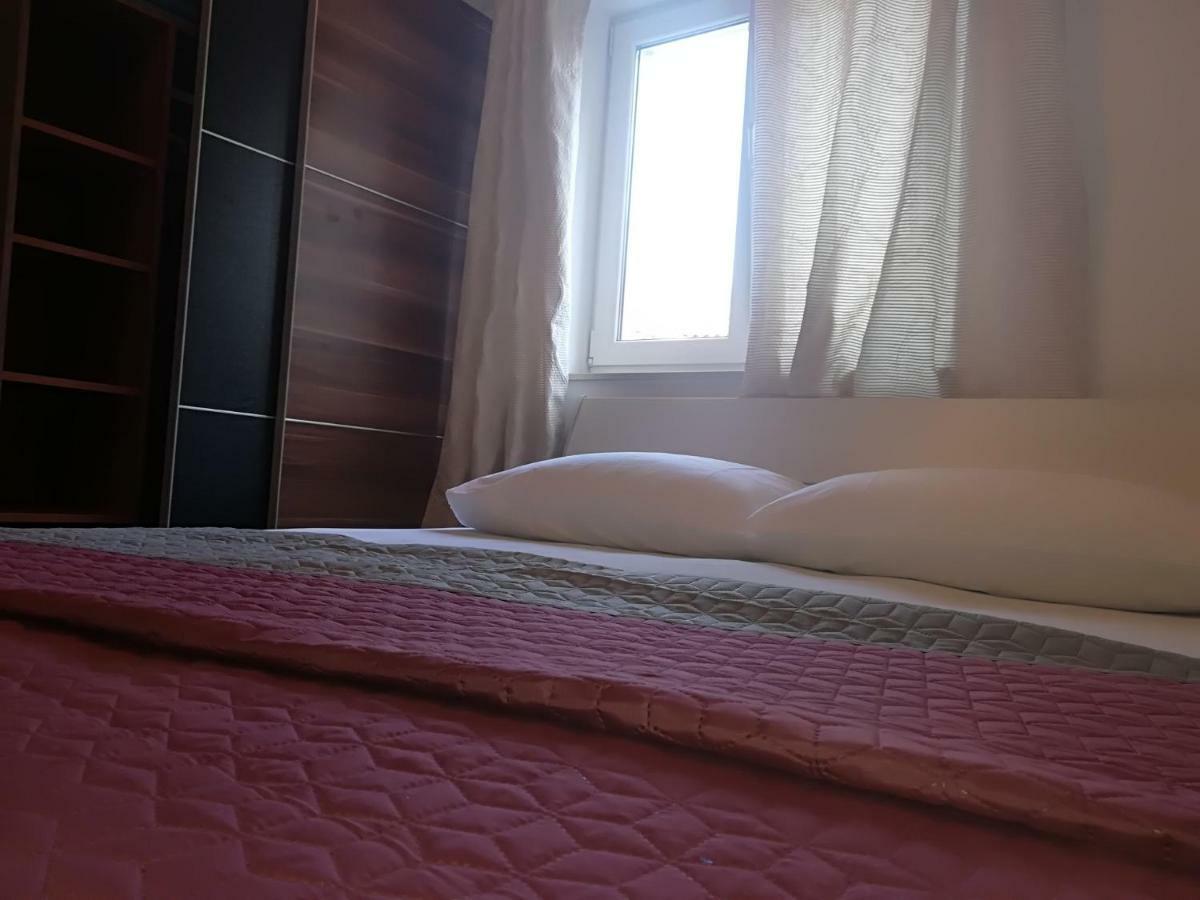 Apartman Brzovic Omis Bagian luar foto