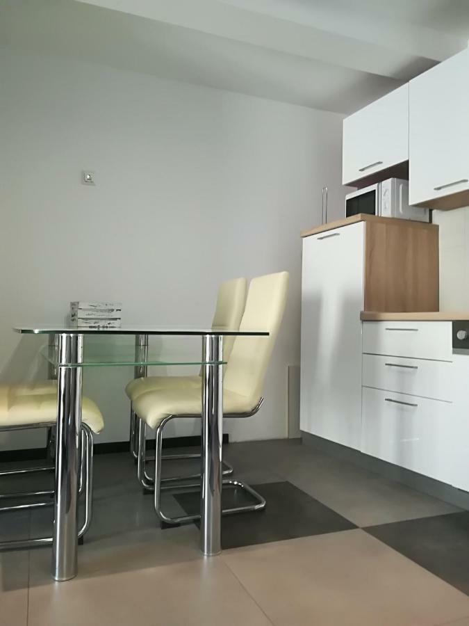 Apartman Brzovic Omis Bagian luar foto